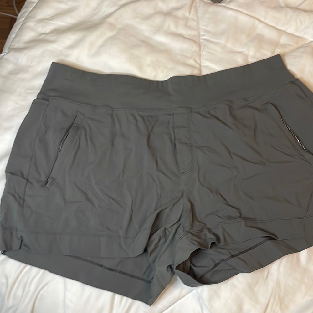 Olive green Athleta Trekkie North short